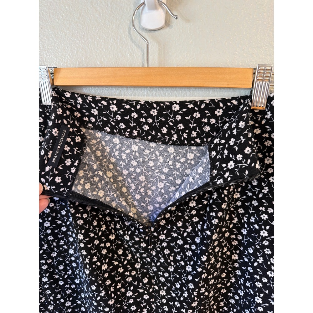 Brandy Melville Mini Skirt Womens One Size Black White Floral A-Line Side Slit - Picture 3 of 7